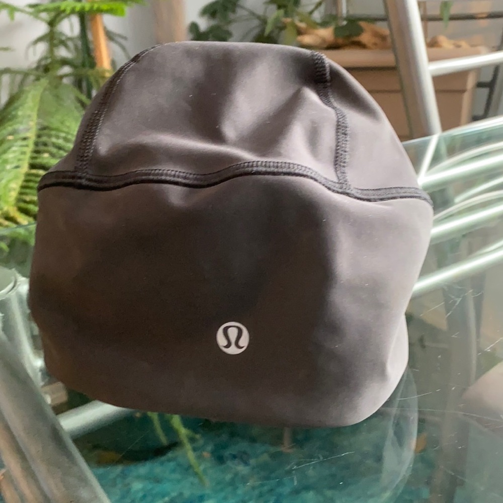 Lululemon Beanie with pony tail cut out